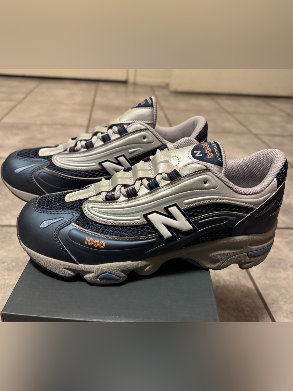New Balance 1000 size Y6.5/W8 blue/grey Athletic Sneakers New